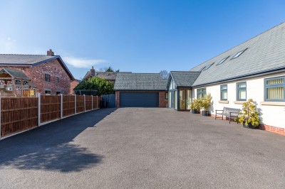 Images for Robin Hill Lane Farm East, Standish, WN6 0PS EAID:Regan Hallworth BID:Regan & Hallworth- Wigan