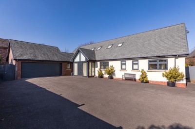 Images for Robin Hill Lane Farm East, Standish, WN6 0PS EAID:Regan Hallworth BID:Regan & Hallworth- Wigan